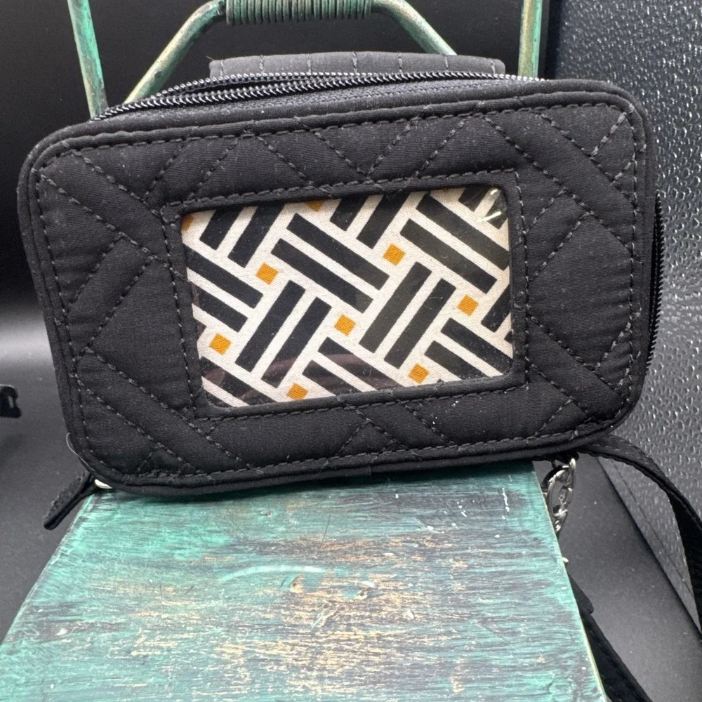 Vera Bradley Black Quilted Microfiber Smartphone Wristlet Wallet Case OS